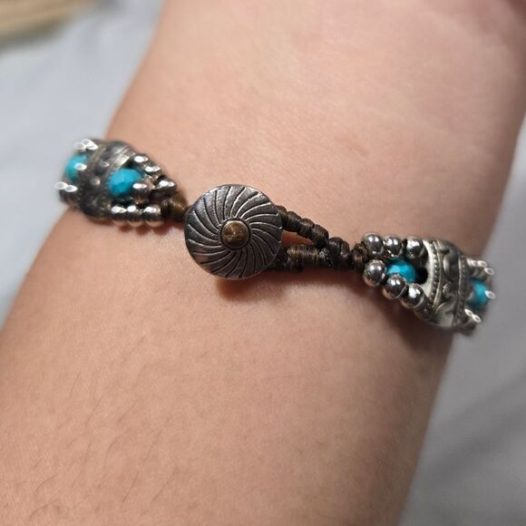 Silver Tone And Turqouise Beading Bracelet - Picture 3 of 10